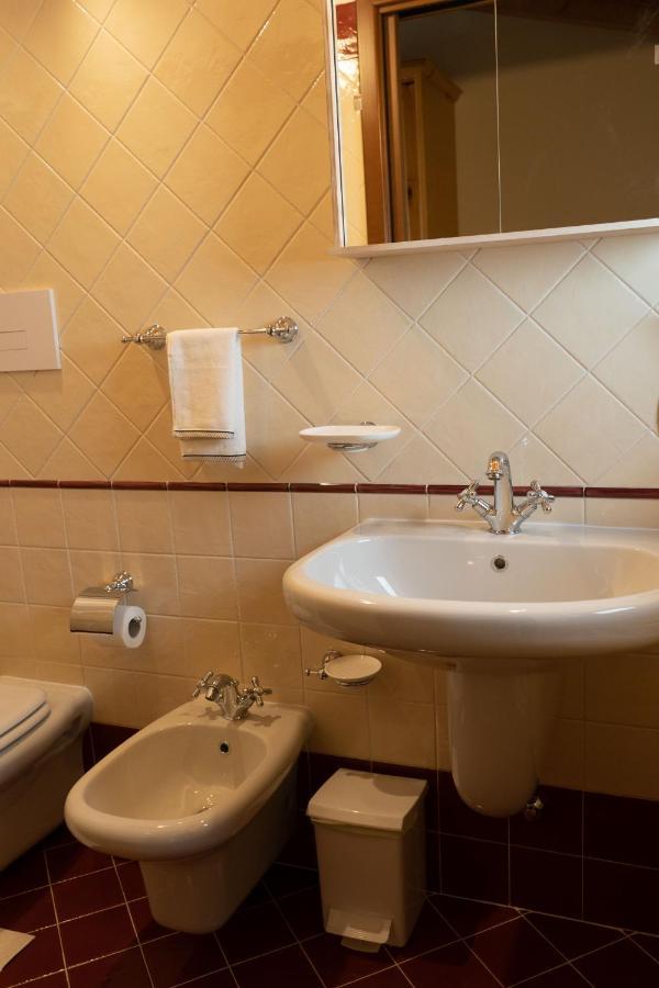 La Fiocchina - Magic Place - Apartments & Studios In Garda Lake - Countryside Farmhouse, Inside The Middle Of The Lake Salò Eksteriør bilde